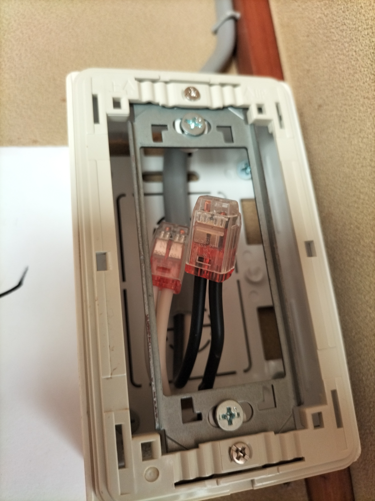 これは電源ですか？ ここに200Vのクーラーを付けることは可能ですか？