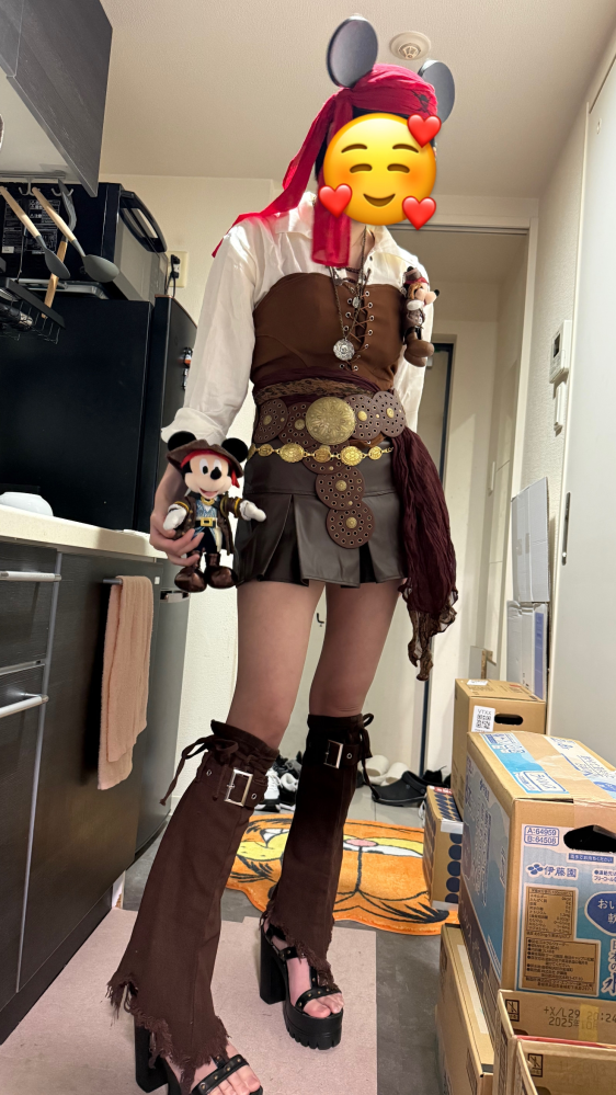 今度ディズニーで海賊バウンドしようと思うのですが、これはバウンドですか？コスプレに入りますか？ ちなみに、頭と白シャツはディズニーランドで売ってる物です。