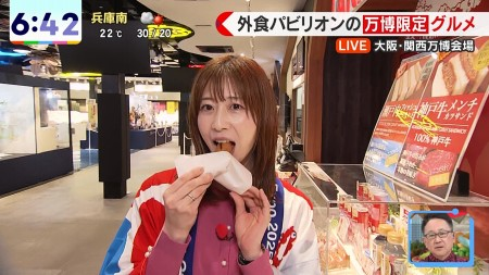 大阪万博で食レポの女性。虎谷温子さんでしょうか？