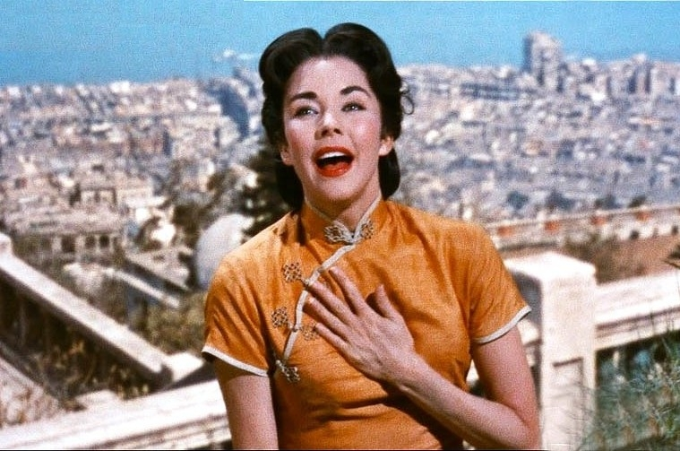 映画『慕情』(Love Is a Many-Splendored Thing）1955年 主題歌が第28回アカデミー賞歌曲賞を受賞。歌：Matt Monro (日本語訳付き) https://www.bing.com/videos/riverview/relatedvideo?q=%e6%98%a0%e7%94%bb%e3%80%8c%e6%85%95%e6%83%85%e3%80%8d&&mid=D0DA89E8265E804C6FB8D0DA89E8265E804C6FB8&FORM=VCGVRP 今でも映画ファンの記憶に残る「名作・名曲」でしょうか？