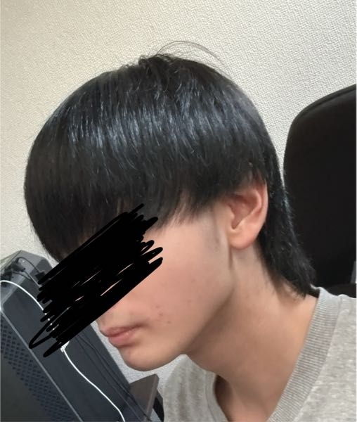 今年の春就活があって黒染めしたのですが黒染めだからしかたないとはおもいますが地毛の黒じゃなくて染めた黒！って感じがします 気にしすぎでしょうか