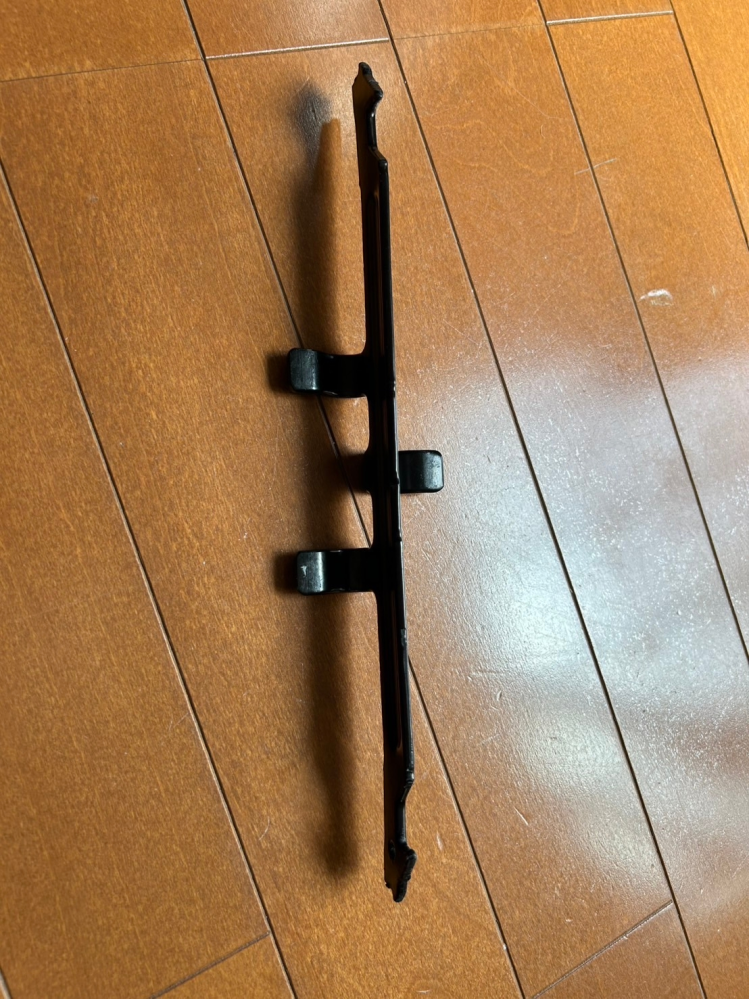 平成30年式アルファードに付いてきた金具なのですが用途が分かりません。何に使う物でしょうか？教えて下さいよろしくお願いいたします。