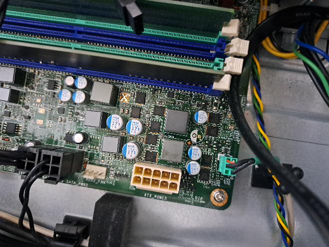 atx電源についてで、メーカー製pcなのですが24ピンを10ピンにする変換ケーブルをつかえば、汎用電源の使用は、可能でしょうか？ pcは、NEC製でマザボは、Lenovo 製です