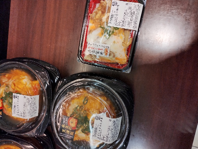 すいません、天津飯とカツ丼ってどちらが美味しそうなのですか？