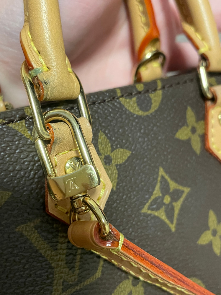25年くらい前に購入したヴィトンのショルダーバッグなんですけど