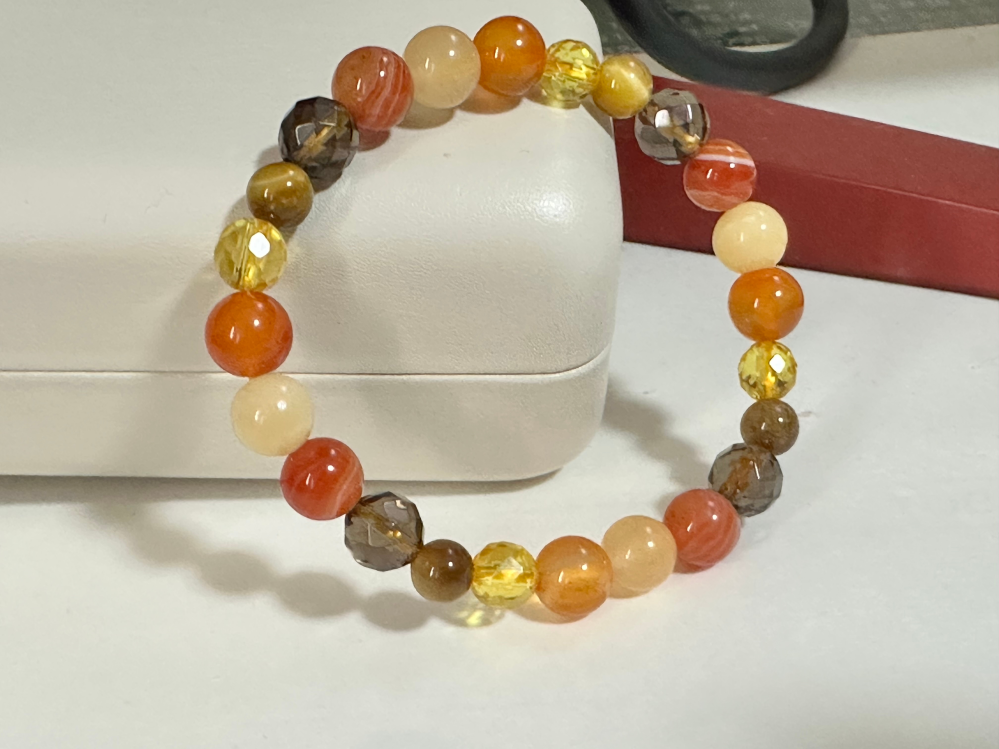 飯塚唯先生に選んで頂いたブレスレットのパワーストーンの名前が全体的