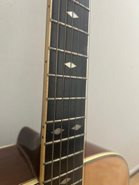 中古 アコースティックギター 弦のはりかえ必須