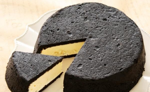 クリスマスケーキが真っ黒なチーズケーキでもいいですか？