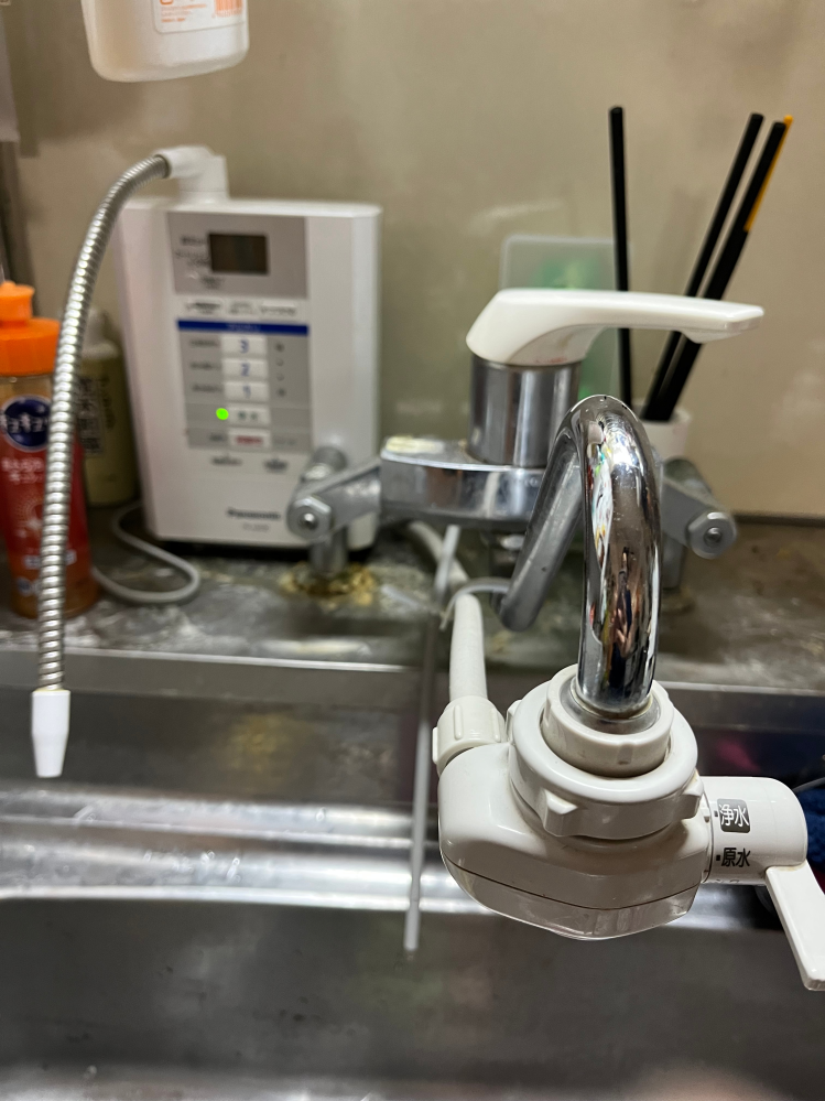 浄水器と食器乾燥機の分岐水栓について質問です。 現在、パナソニックのTK-AS30を使用中です。 この度パナソニック製の卓上食洗機の購入を検討しており、メーカーに問い合わせたところ、うちの蛇口に合う分岐水栓は CB-S268A6と教えて頂きました。 ただ、問い合わせた時に浄水器の話をするのを忘れていました。 現在浄水器では分岐水栓は使用しておらず、水が出てくる所に設置するタイプで使っています。 この場合、CB-S268A6の分岐水栓のみを購入すればいいでしょうか？