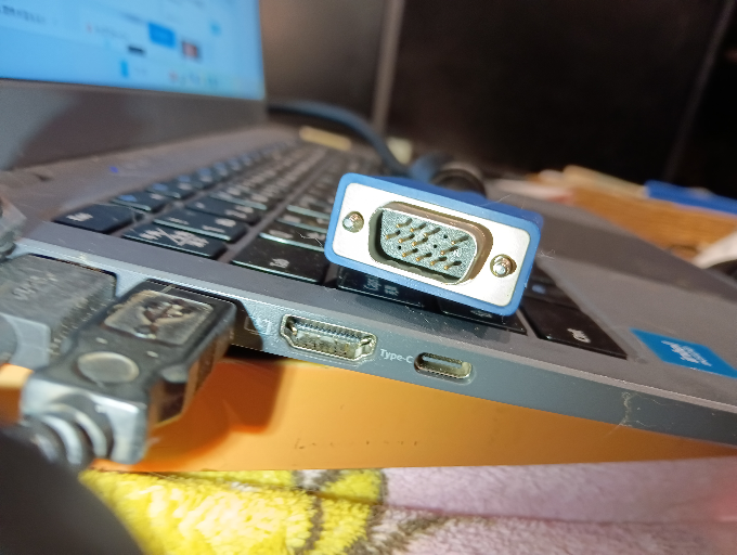 古いパソコンと新しいモニターをつなぎたい - 10年前に購入し