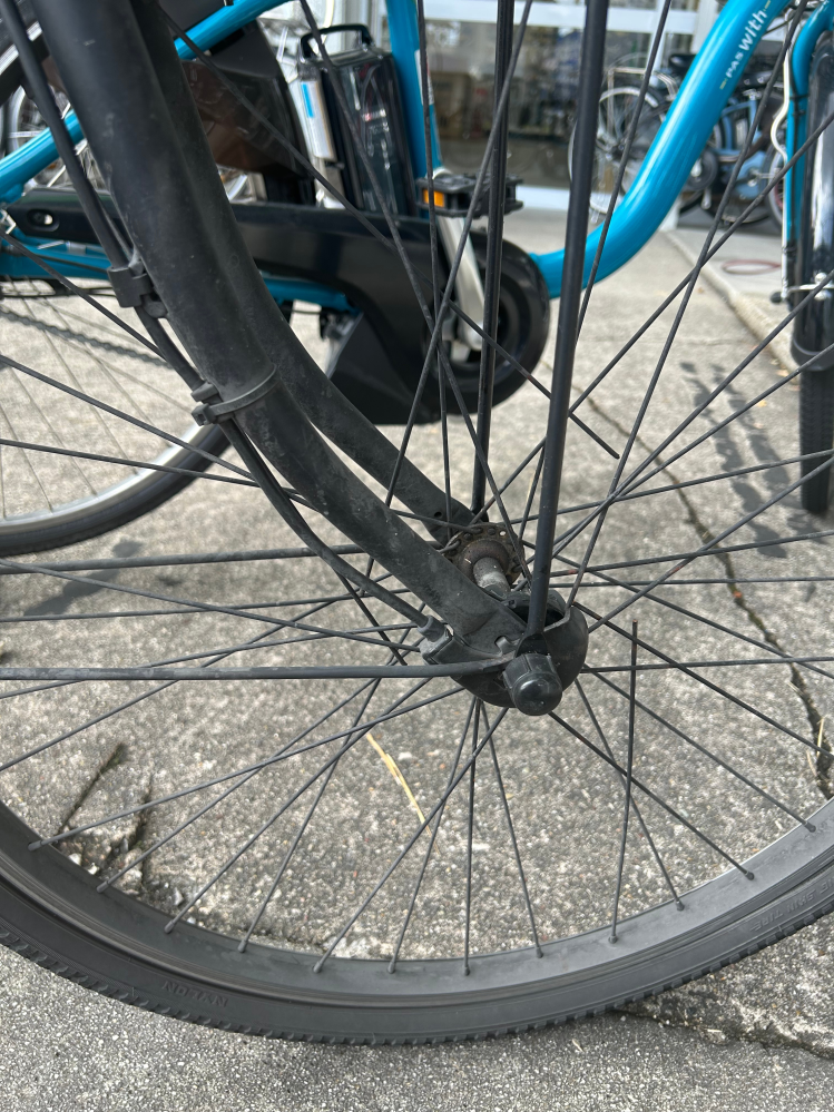 Panasonicの電動自転車のスポークが複数本折れているため車輪交