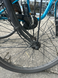 引き取りに来てくれる方限定 電動自転車 前輪壊れてます