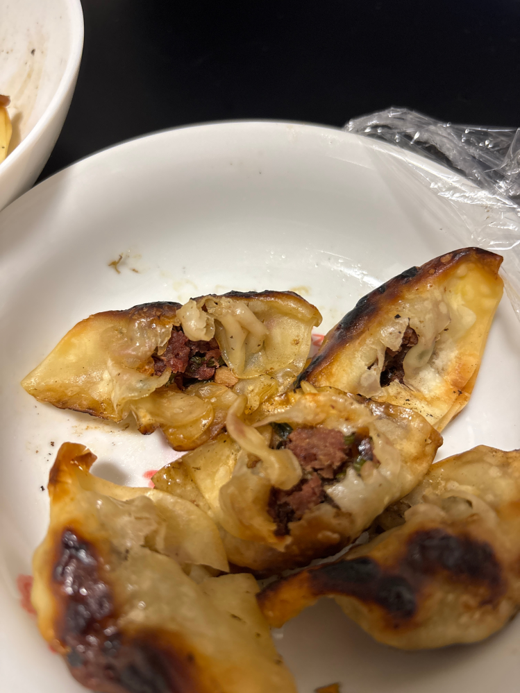 急募！餃子食べてたんですけどこれって生焼けですか？6個ぐらい