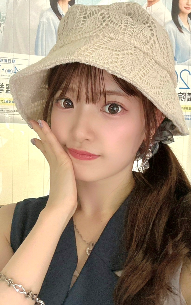 イコラブの高松瞳ちゃんの魔法少女アクスタがすごく欲しかったん
