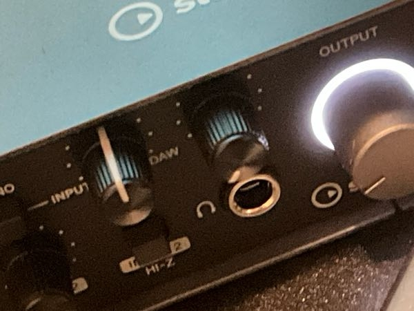 UR22cについているこれにイヤホンを指すには普通の6.5mm変換端