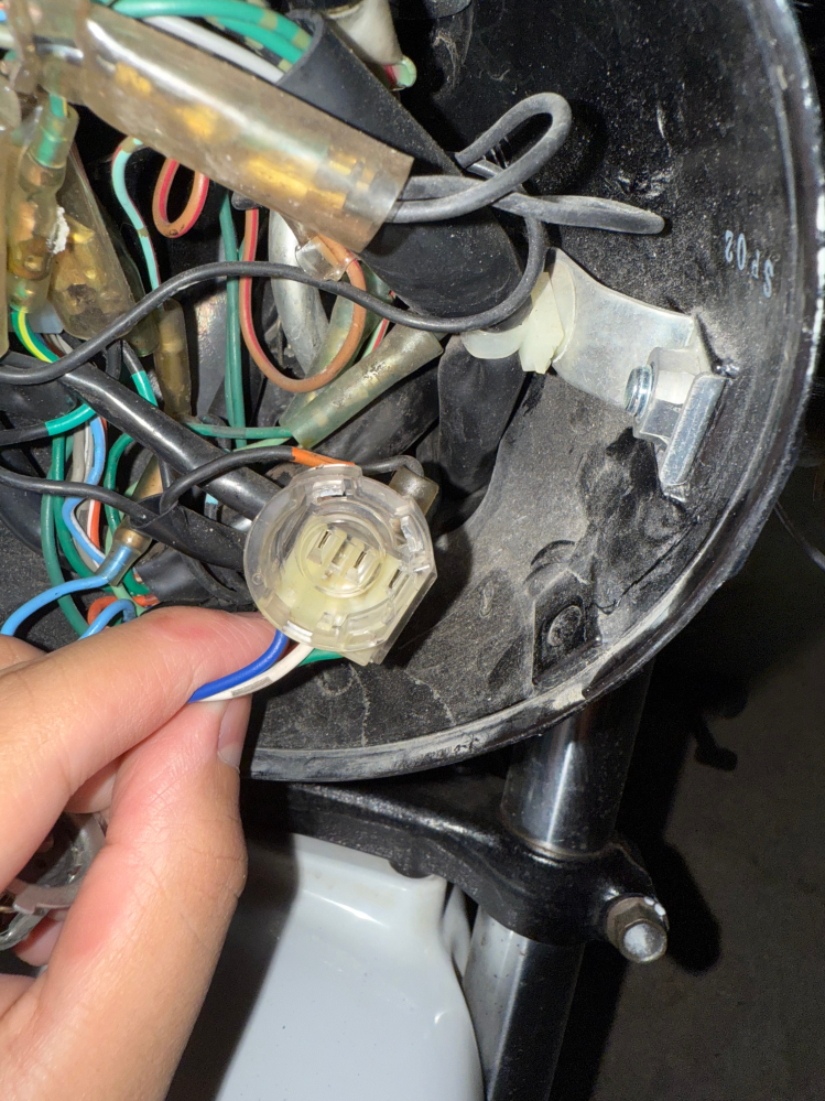 NS-1のスピードメーターの配線についてです緑と赤の配線はメ