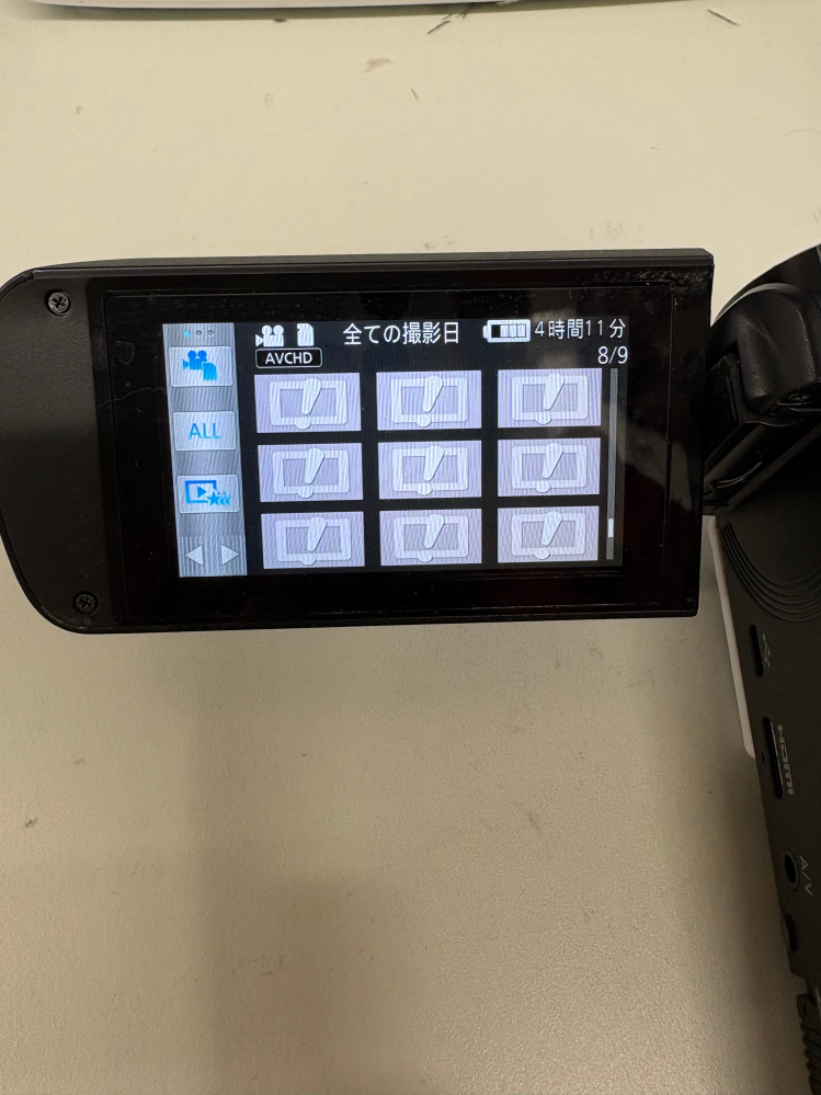 パナソニックのビデオカメラを使っています。SDカードを抜いてパソコン