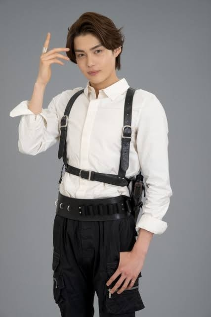 仮面ライダーゼッツの万津莫が腰に巻いている前が太くて後ろが細い