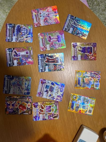 メルカリでアイカツカードを購入しました。商品説明には「折れはご