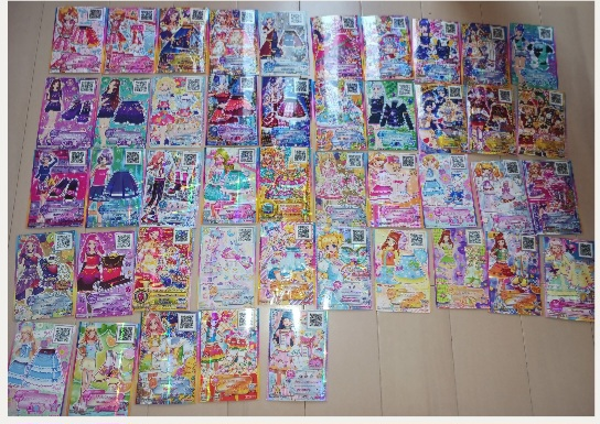 アイカツスターズのカードについてです同じキャラクターの同じ衣装で