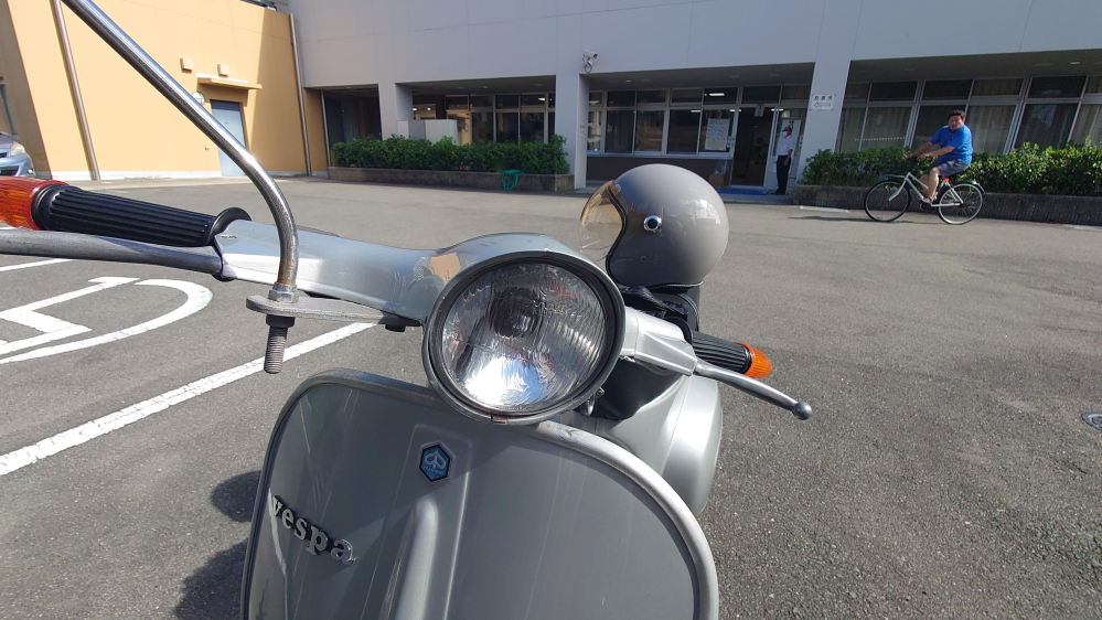 ベスパ50Sビンテージについて質問です。フロントスクリーンを取付ける
