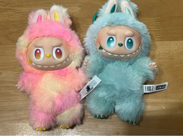 ラブブ偽物見分け方 - 下のラブブ2体を別の友達から一体ずつ貰いました 