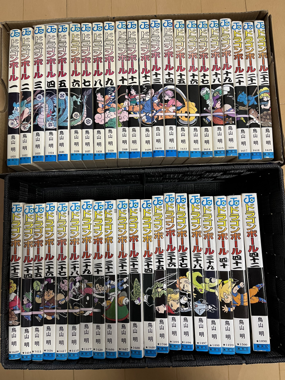 ドラゴンボールの単行本の背表紙は並べると絵が繋がるようになってい