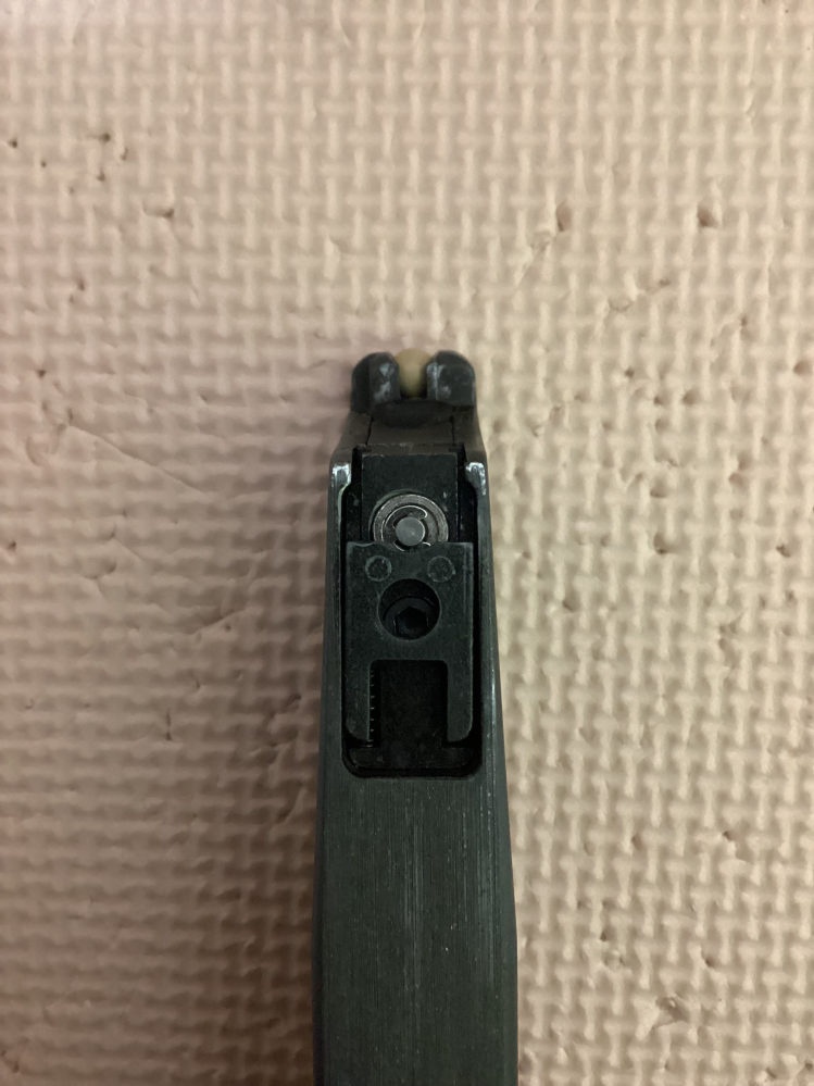 ガスガンについて質問です。waの古いベレッタm92fsのマガジンのガ