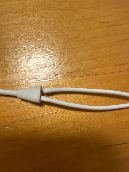 イヤホンの根元が抜けかけています。音は普通に聞こえてます。修理方法