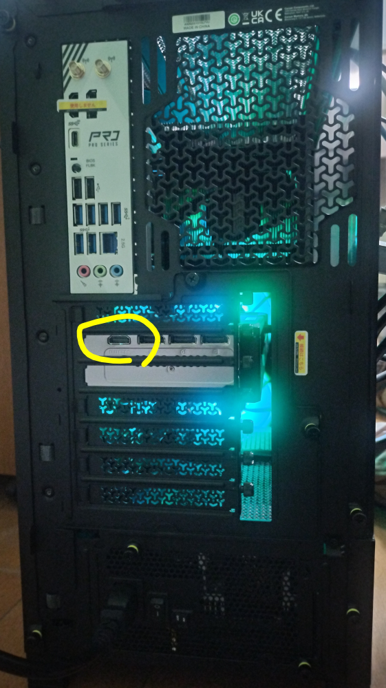 買ったばかりのデスクトップpcが起動しません。モニターはつくけ