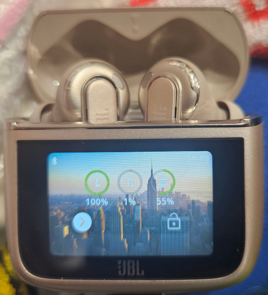 助けてください！]JBLTOURPRO3のイヤホン充電について1ヶ月前から画