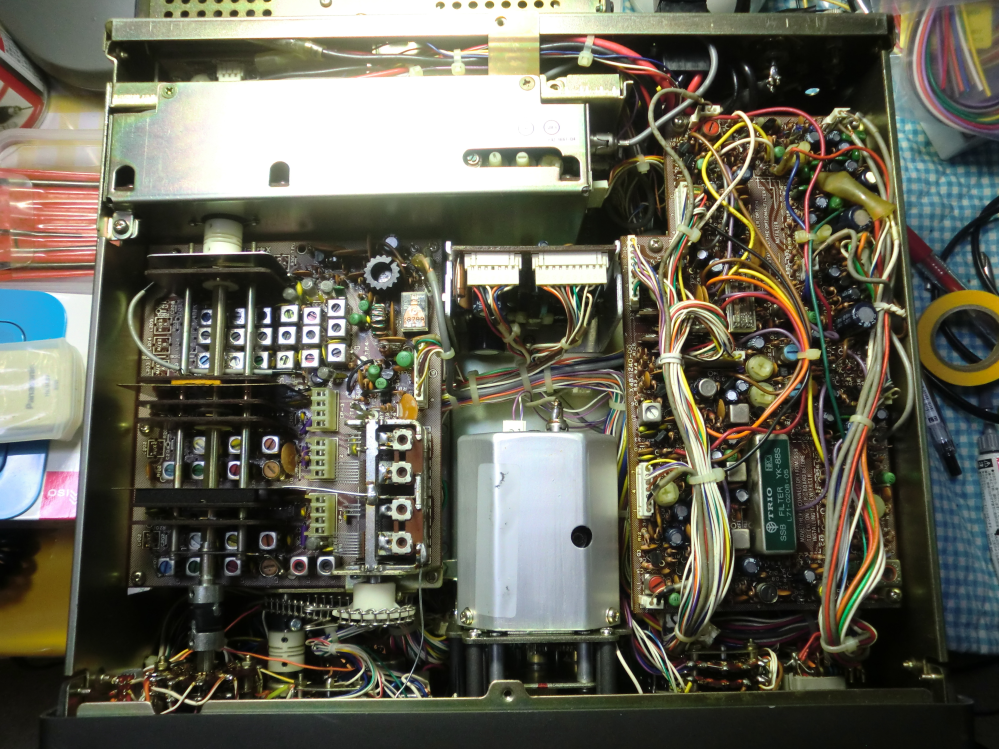 TRIOTS-180S10W機PS-25外部電源オプション付き。の底面にある調