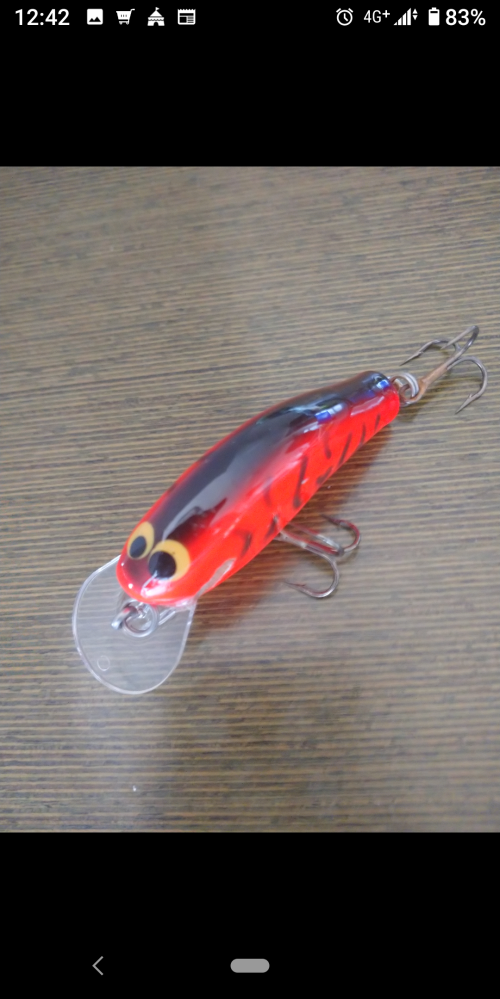 このルアーの名前とメーカーを教えてください。よろしくお願いします