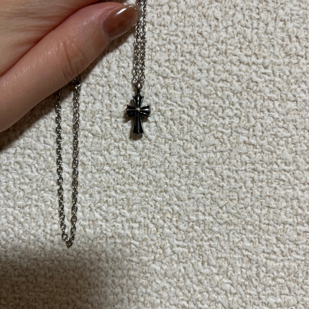 彼氏からずっとつけてたやつあげると言われてネックレスを貰ったのです 