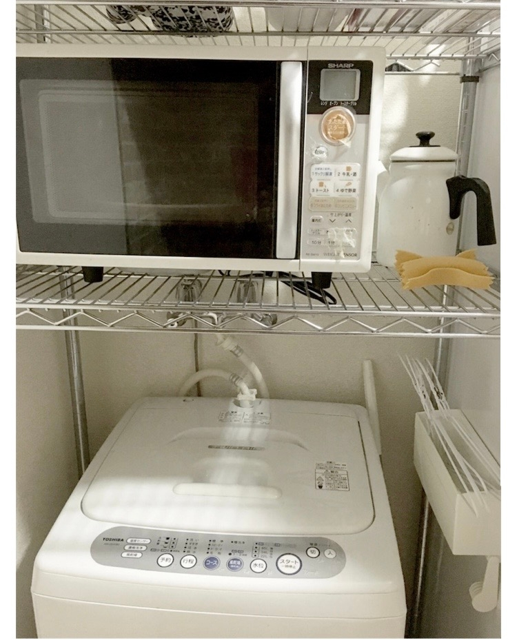アパートについて質問です。台所が狭く冷蔵庫が置けないので部屋の端に 