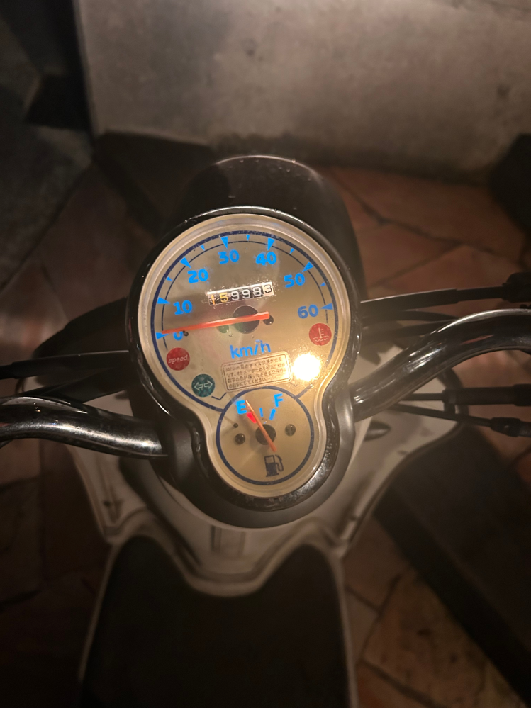 4stビーノです。オイル、プラグ交換しましたバッテリーほぼ死んでいる