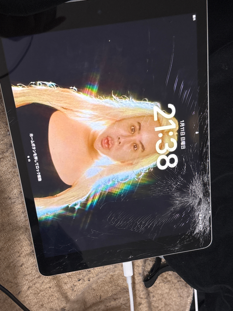 緊急です！誤ってiPadの上に物を落としてしまい、割れてしまいました