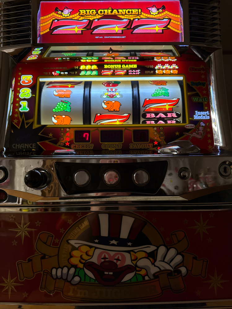 ジャグラーガールズの実機を購入したのですが、下パネルが扉を開けた時
