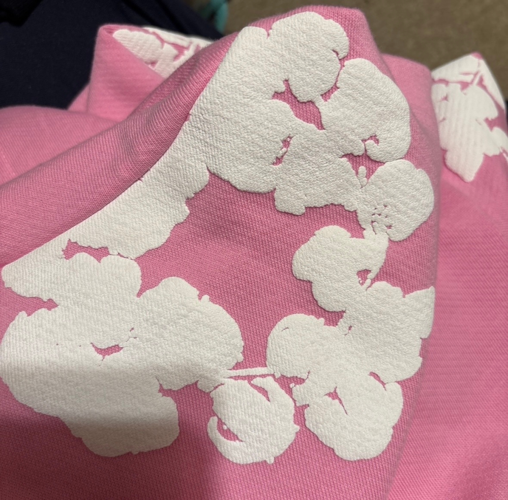 デニムティアーズのピンクのパーカー買ったのですが、元々持っている