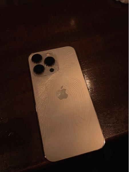 iPhone13プロの背面が割れてしまいました。30分前に見たら何も