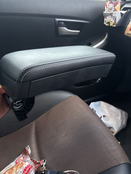 30プリウス後期のコンソールボックス？アームレストをこ』 トヨタ