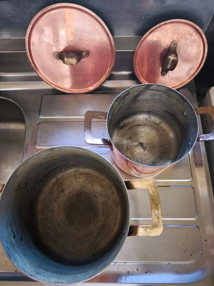 銅鍋について質問です。最近中古で銅鍋を買ったんですが掲載している