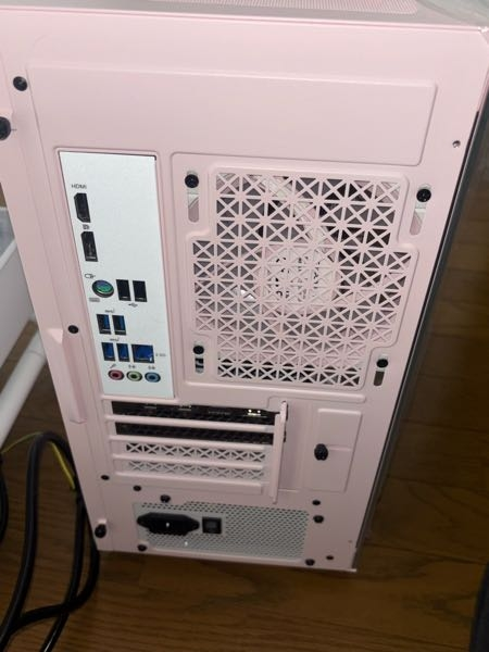 ゲーミングPC初心者です。買ったはいいものの、マザボとグラフィック 