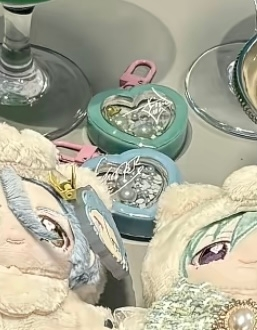 メロアスのこの缶バッジ、ジュイスだけ全然交換決まらなくて困惑して
