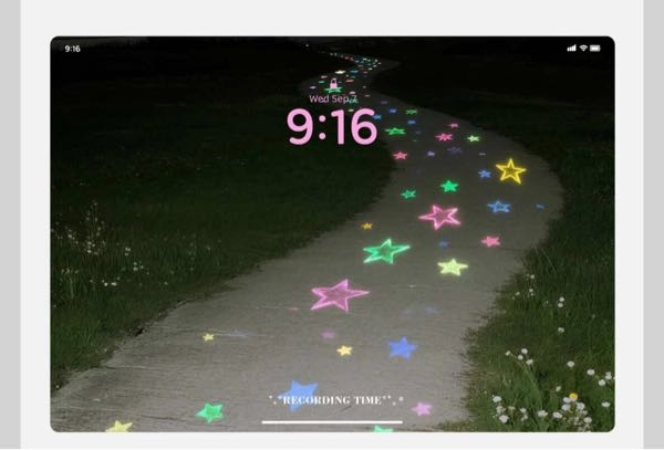 WindowsのデスクトップにこういうiPhoneとかのトプ画の時計みたいなおしゃれなの表示できないですかね