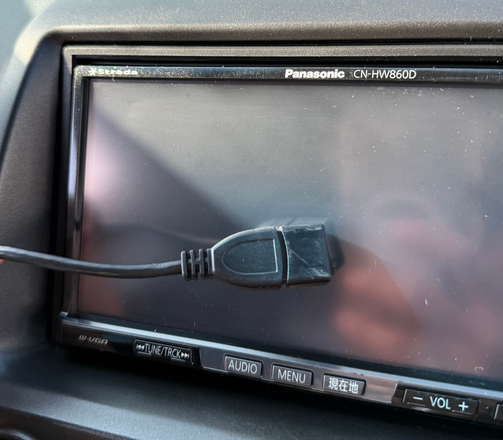 ナビに着いての質問です。今パナソニックストラーダCN-HW860Dが付いて