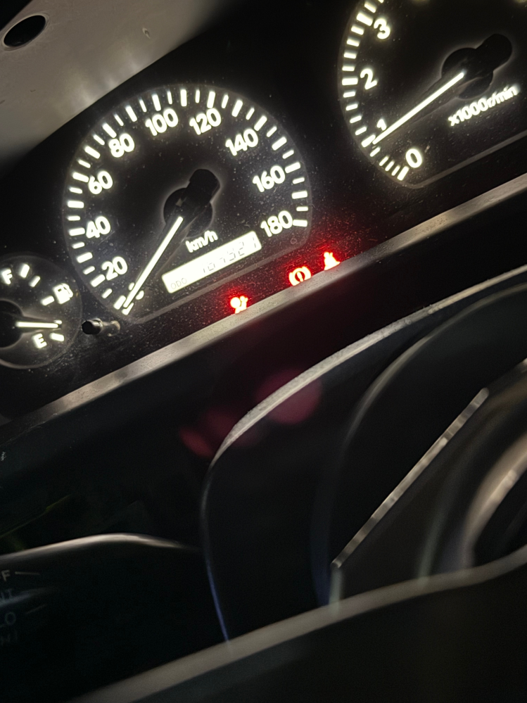 jzx100前期チェイサーに乗っています。エアバック警告灯が点灯しっ 