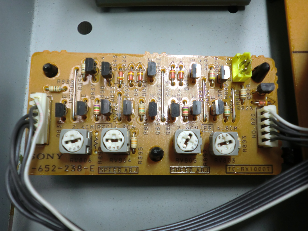 SONYカセットデッキTC-RX1000Tに於いて、テープスピードの調整箇所