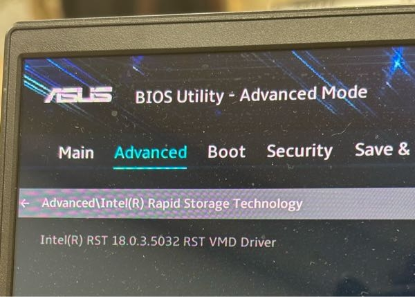 有識者の方にお尋ねしたいです。 - AsusのPCが何度再起動しても、再