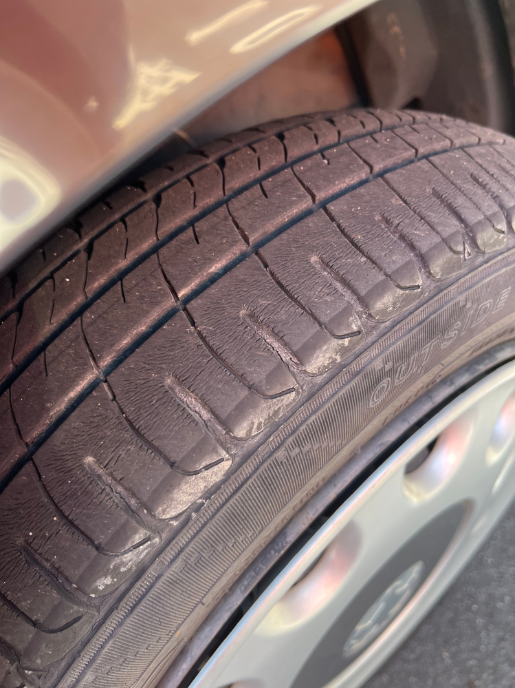 現在、11年式で13万キロぐらい乗ってる軽自動車乗ってます。 - タ 